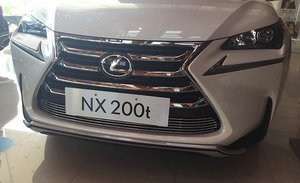 Хромированные накладки на решетку радиатора Lexus NX