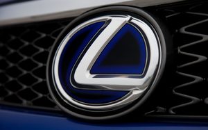 Эмблема в решетку радиатора для Lexus RX (синия)
